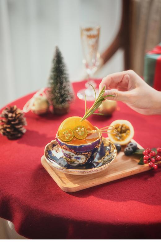 【已售】独角鹿西洋古董 1924-1934年代德国著名瓷窑出品自然花卉主题手绘描金装饰深蓝釉瓷器杯碟一套 商品图0