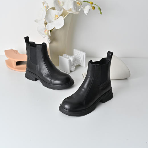 经典鲨2025冬季专柜新款牛皮革百搭黑色圆头一脚蹬潮酷短筒靴KG25-558201 商品图3