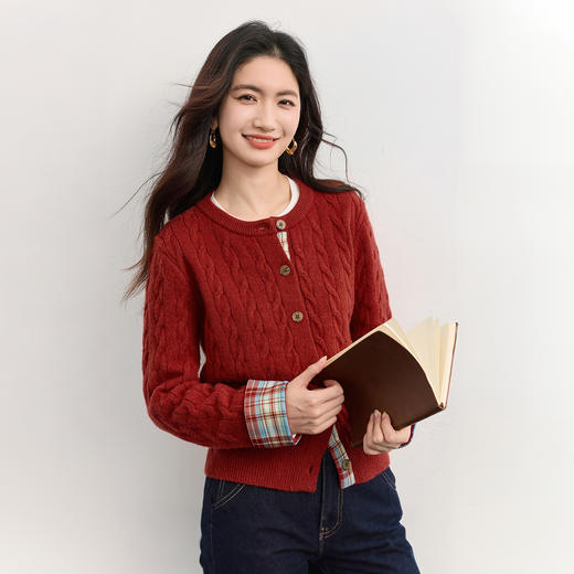 【周末秒杀】熙世界北极绒复古红色麻花毛衣短外套女秋冬格纹拼接长袖针织开衫 商品图3