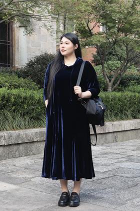 现货，今天发货【丝绒蓝宝石 鱼尾连衣裙】正码正拍！【模特身高168，体重150，穿2码参考】比一般丝绒裙耗料多好几米，重工法式高级感，丝绒长裙，气质连衣裙秋冬新款