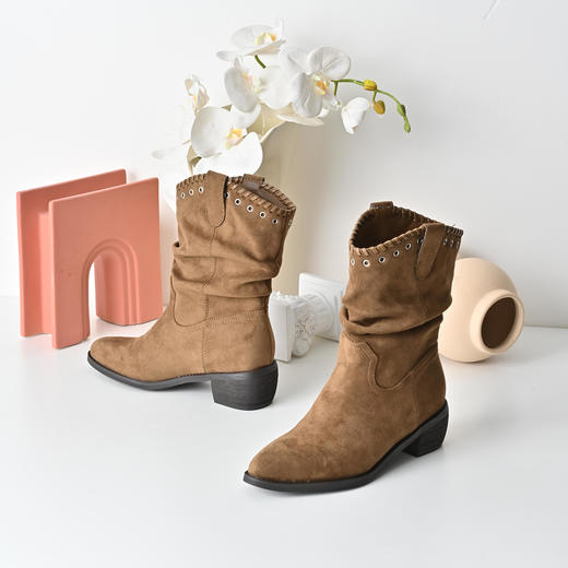 经典鲨2025年冬季专柜新款尖头中粗跟褶皱堆堆靴短筒靴KW192-558011 商品图1