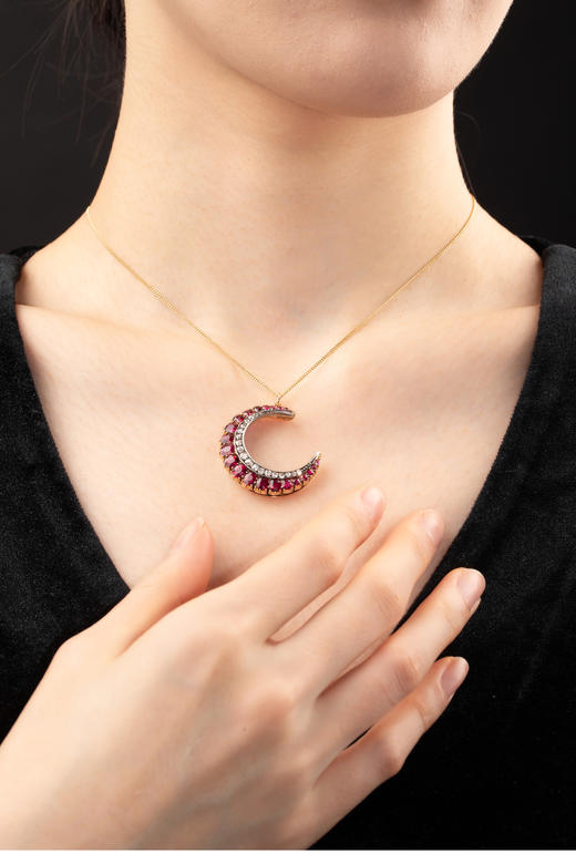独角鹿西洋古董 19世纪末英国出品黄金底纯银镶嵌红宝石及钻石新月造型吊坠项链 商品图1