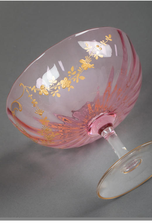 【已售】独角鹿西洋古董 19世纪法国出品卷叶花卉纹描金装饰粉色水晶潘趣酒具套件 商品图4