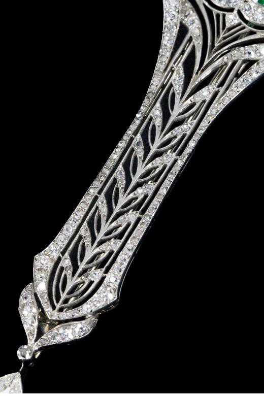 独角鹿西洋古董 1915年代法国出品装饰艺术风格孔雀羽毛造型铂金镶嵌祖母绿蓝宝石及钻石胸针 商品图6