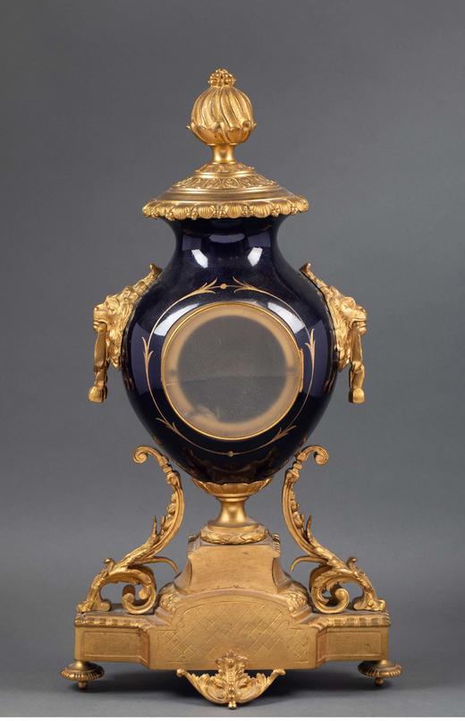 独角鹿西洋古董 1850-1870年代法国拿破仑三世时期出品铜鎏金精雕装饰田园恋歌主题手绘描金陶瓷座钟烛台三件套 商品图3