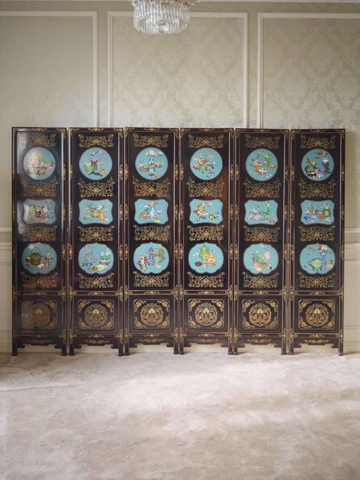 【已售】独角鹿西洋古董20世纪中国出品黑漆木装饰手绘描金嵌清供博古图主题掐丝珐琅六曲屏风 商品图2