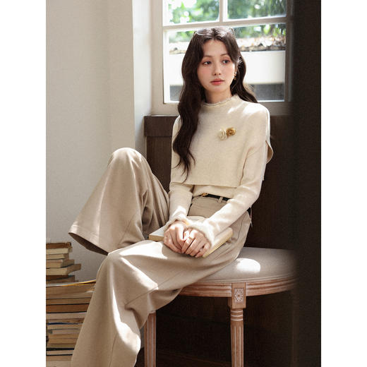 鹿向南「与花语」杏色圆领法式长袖针织衫秋冬新款温柔外搭上衣女 商品图4