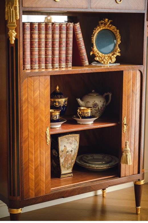 【已售】独角鹿西洋古董 19世纪法国出品新古典主义风格铜鎏金精雕装饰大理石台面硬木边柜 商品图4