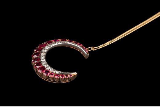 独角鹿西洋古董 19世纪末英国出品黄金底纯银镶嵌红宝石及钻石新月造型吊坠项链 商品图4