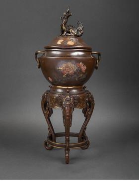 独角鹿西洋古董 1880年代日本明治时期出品莲花牡丹主题石雕装饰镀金银瑞龙顶盖及狮首四足底座赤铜香炉