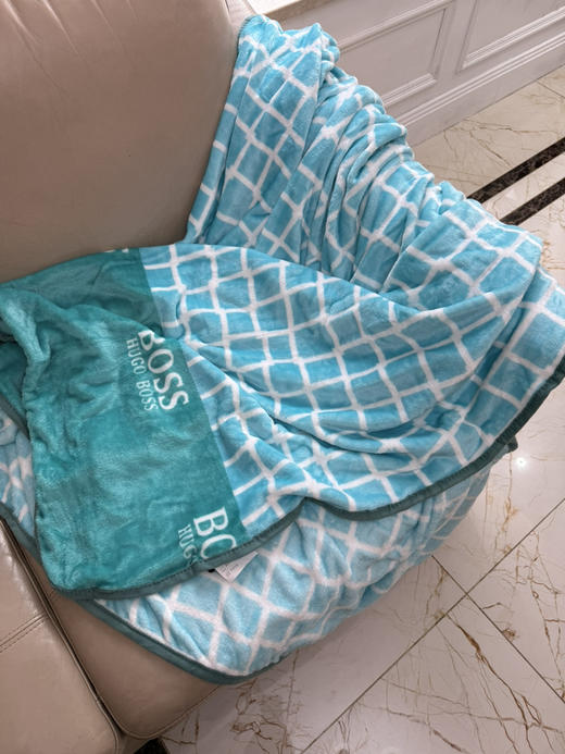 1028-5 百分百圆正 全套包装 BS MASH丝柔毯 休闲毯 炒鸡亲肤细腻软糯柔滑 150*200cm 约720g 商品图3
