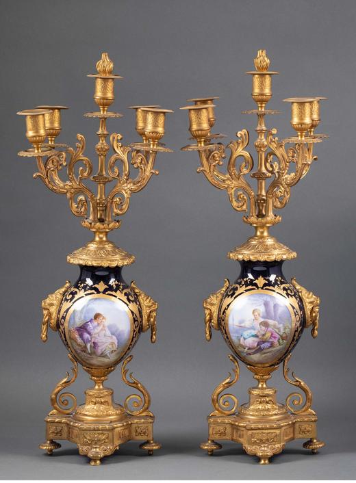 独角鹿西洋古董 1850-1870年代法国拿破仑三世时期出品铜鎏金精雕装饰田园恋歌主题手绘描金陶瓷座钟烛台三件套 商品图5