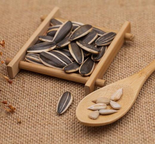 【鹦鹉传奇】手剥瓜子  壳薄仁香  产自内蒙古千米高原之上 820万亩葵花向阳而生  商品图4