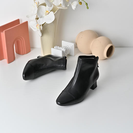 经典鲨2025冬专柜新品尖头羊皮革加绒加厚高粗跟气质短靴女KW117-558121 商品图3