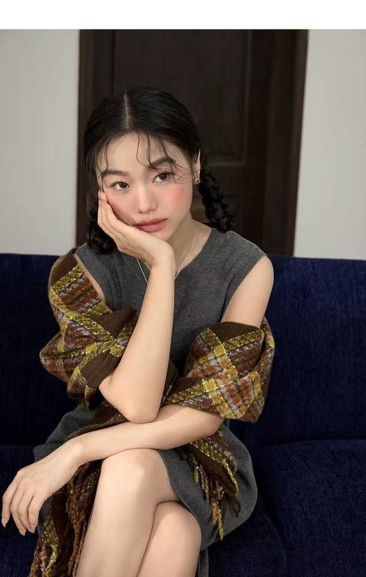 D102726不规则收腰显瘦连衣裙女25秋冬新款针织披肩毛衣 商品图5