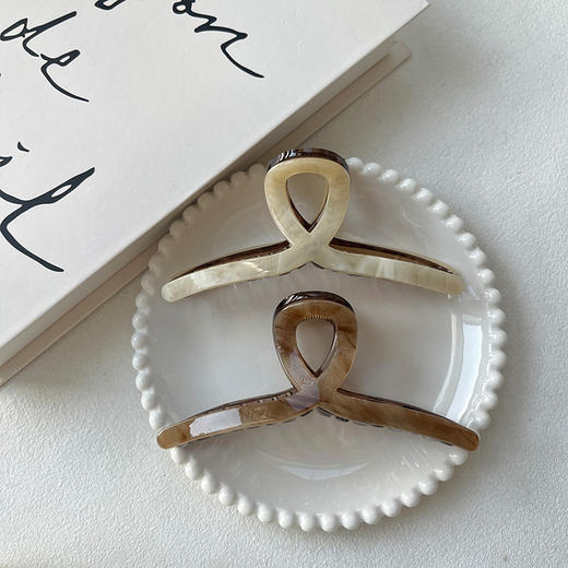 美观实用云石质感八字抓抓夹-纪念日百货门店同款165243730 商品图1