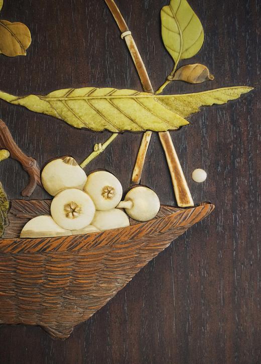 【已售】独角鹿西洋古董 19世纪末日本明治时期出品篮果飞蝶主题芝山象嵌饰板 商品图5