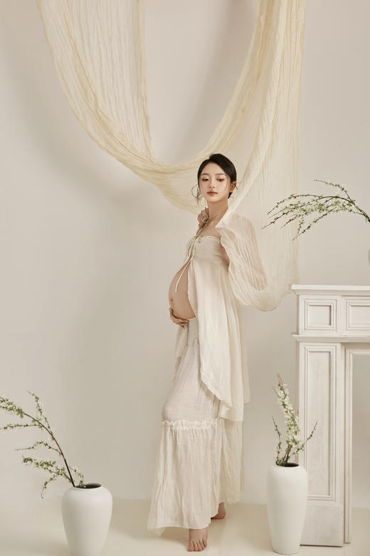 重庆【十月日记】孕妈照0元免费拍！精修5张+孕妈服装2套+整体造型2次+宝爸服装1套 商品图1