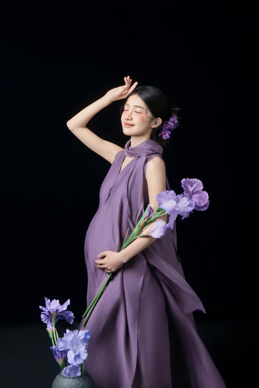 重庆【十月日记】孕妈照0元免费拍！精修5张+孕妈服装2套+整体造型2次+宝爸服装1套 商品图2