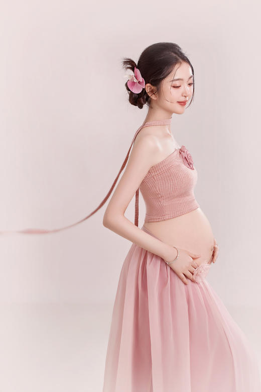 重庆【十月日记】孕妈照0元免费拍！精修5张+孕妈服装2套+整体造型2次+宝爸服装1套 商品图0