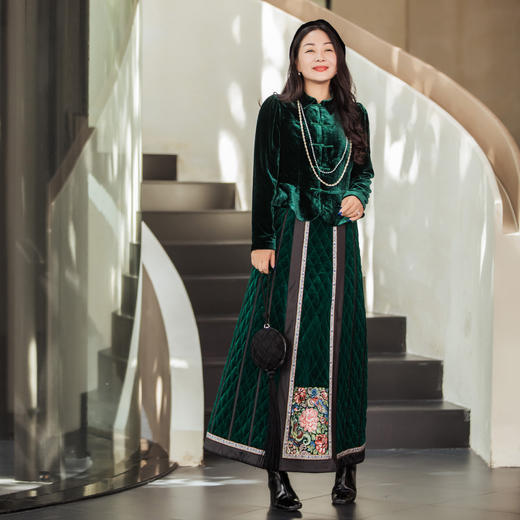 【林栖设计小店】马面裙绣花新中式2025秋冬新款丝绒半身裙女1954054 商品图0