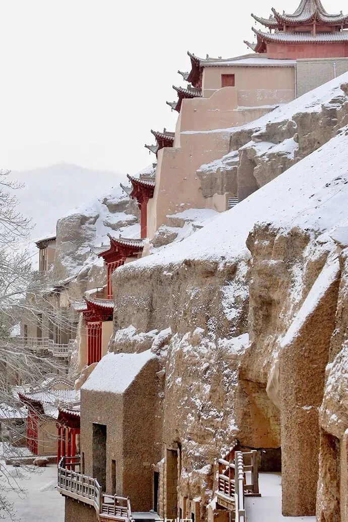 【寒假亲子】冬游敦煌-沙雪相依,人少景美,1家1辆SUV+动车穿越戈壁,莫高窟\鸣沙山\张掖丹霞\嘉峪关等大IP|8~15岁亲子