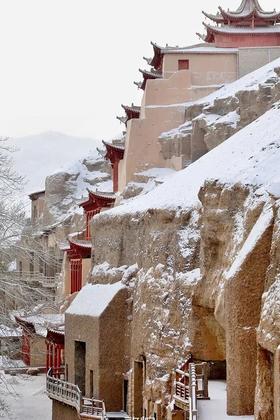 【寒假亲子】冬游敦煌-沙雪相依,人少景美,1家1辆SUV+动车穿越戈壁,莫高窟\鸣沙山\张掖丹霞\嘉峪关等大IP|8~15岁亲子