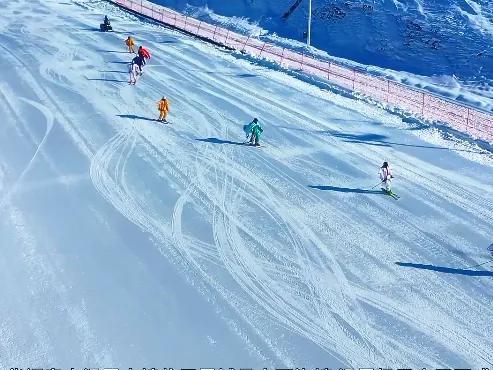 冬天的北疆美哭！娃说比夏天震撼！【雪域北疆·蓝调伊犁寒假亲子营】精品小团，1家1越野车，住库尔德宁雪景木屋，寻赛里木湖蓝冰秘境，畅滑4S级国际雪场，看冰雪大世界~早鸟立减1000！ 商品图13