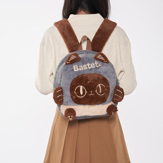 大英博物馆 盖亚·巴斯特系列 毛绒拼接猫头公仔双肩包-灰棕色 商品图1
