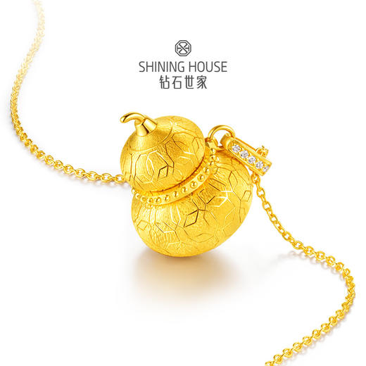 【八方衔运纹】【 玲珑宝葫 】钻石世家  足金镶钻吊坠  祥瑞图腾 八方衔运纹葫芦足金镶钻吊坠  5G黄金吊坠挂坠【为单吊坠，仅为搭配示意】【黄金产品不支持无理由退换货】预计3-5天发货 商品图4