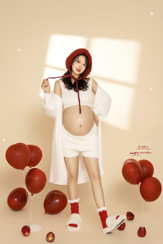 重庆【十月日记】孕妈照0元免费拍！精修5张+孕妈服装2套+整体造型2次+宝爸服装1套 商品图4