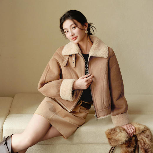 【严选】诗凡黎羊羔毛领宽松保暖短夹克2025冬新款机车翻领羊毛麂皮外套女7GA410601 商品图0