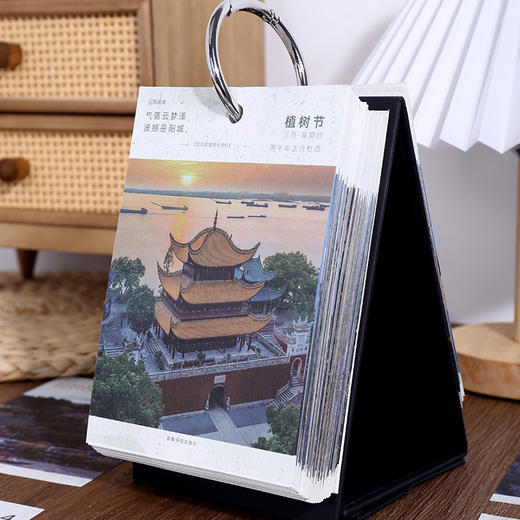 【送精美礼盒❗️2026款日历诗意远足】ins风高颜值，365页每一页的风景、诗句都不一样，桌面摆件台历一天一页手撕QQ2026马年新年款 商品图4