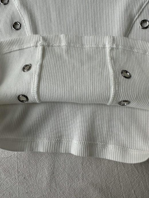 贝壳三 设计感修身一字领纯色长袖T恤金属镂空打底上衣C102817 商品图11