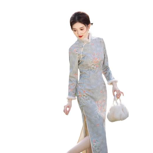 冬款银珠缎复合超柔加绒加厚毛领旗袍，浅蓝色修身显瘦旗袍SJT719 商品图4