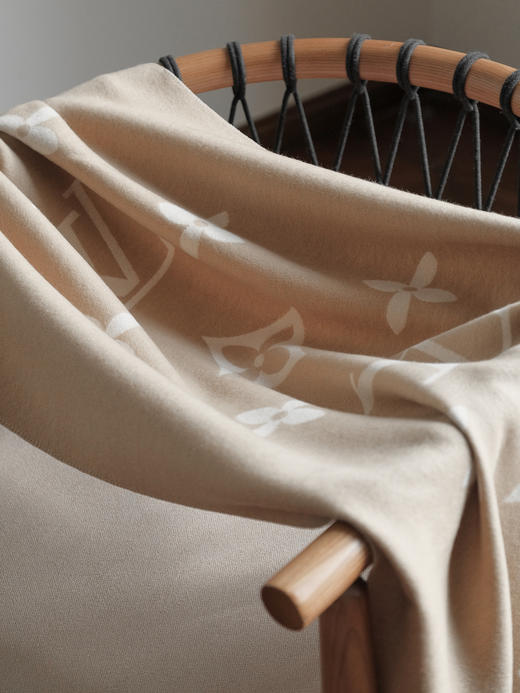 WJ27-𝐋𝐨𝐮𝐢𝐬 𝐕𝐮𝐢𝐭𝐭𝐨𝐧 24新版《REYKJAVIK 经典羊绒围巾》（QZ*MM） 商品图3