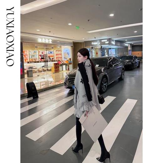 余潇潇【时光魅影】轻奢气质磁吸领半抽刀工艺翻领中长款水貂皮草 商品图3