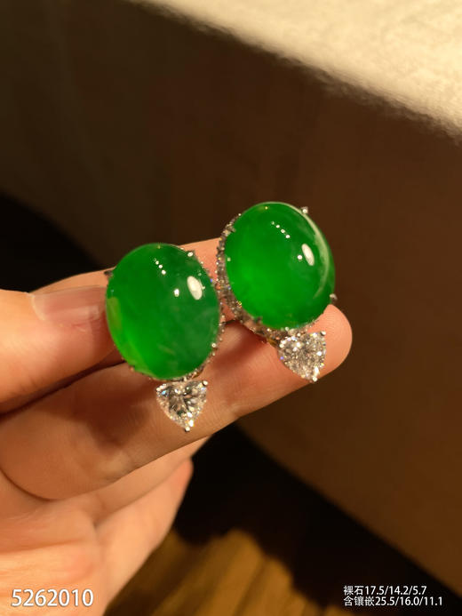 老坑艳绿蛋面耳钉【5262010】具体价格微信咨询 商品图1