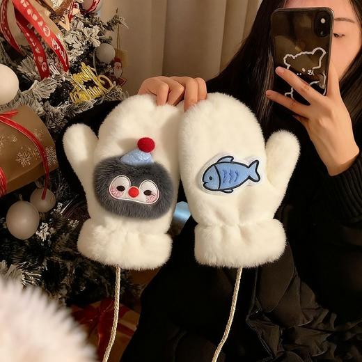 可爱毛绒手套 女款加绒学生骑车冬天挂脖企鹅防寒保暖连指全包手套 商品图0