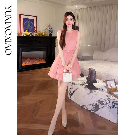 余潇潇【心动赴约】气质亮丝混纺短外套&拼纱伞摆背心裙毛呢套装 商品图4