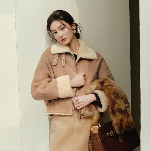 【严选】诗凡黎羊羔毛领宽松保暖短夹克2025冬新款机车翻领羊毛麂皮外套女7GA410601 商品图4