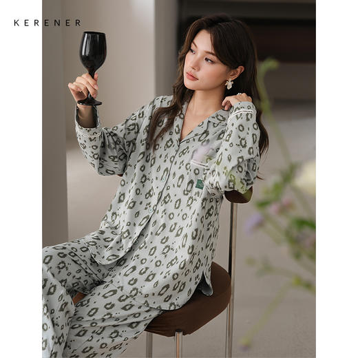 可人儿春秋季带胸垫泡泡绵女士长袖长裤睡衣可外出小众家居服套装 商品图2