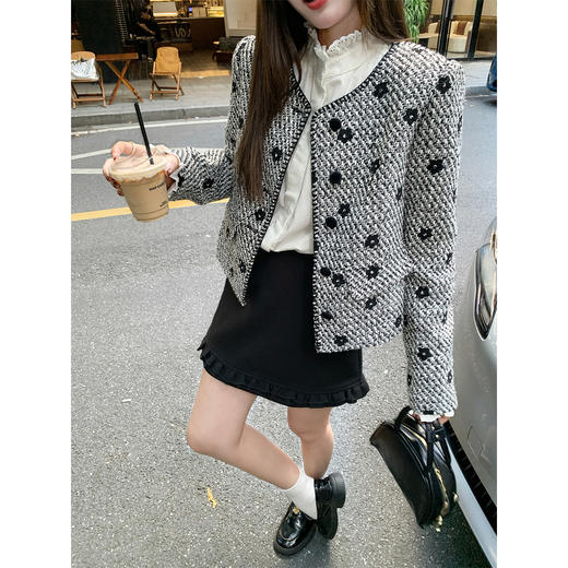 【269元任选2件】现货！成本巨贵，拍下包赚！黑色绣花小香风外套 商品图8