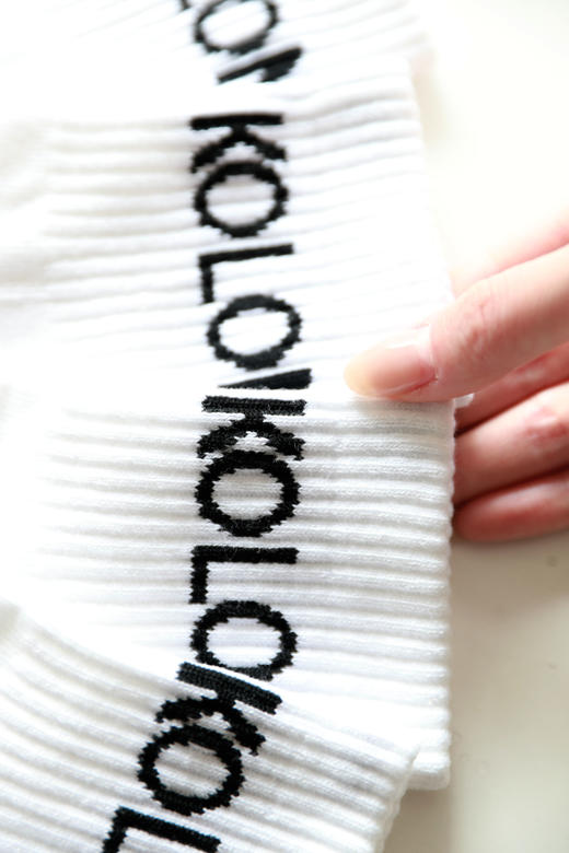 无骨一体运动袜，户外露营系列。字母提花中筒纯色棉袜子C102868 商品图2