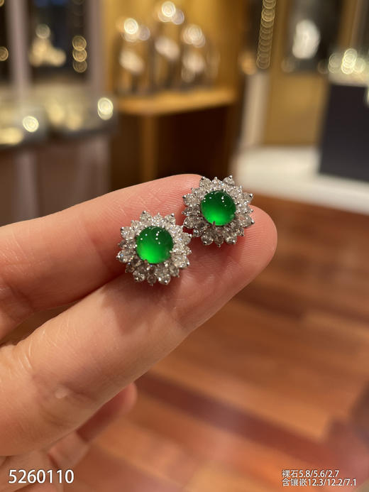 玻璃种艳绿蛋面耳钉 39999【5260110】 商品图1