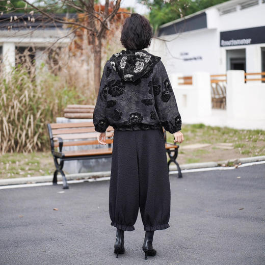 新款大码女装 新款时尚人丝提花羽绒棉外套 宽松大版气质连帽外套 商品图4