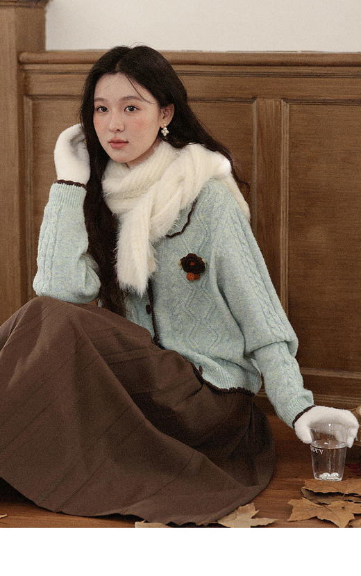 鹿向南 [雪中絮语] 法式显白软糯亲肤北极绒毛衣灯芯绒半裙套装女 商品图0