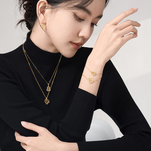 【八方衔运纹】【 玲珑宝葫 】钻石世家  玲珑宝葫系列 足金葫芦镶钻手链 【黄金产品不支持无理由退换货】预计3-5天发货 商品图9