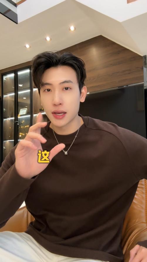 25T320SDSA秋冬新款痞帅男装简约休闲领口不规则纯色圆领长袖T恤百搭 商品图0