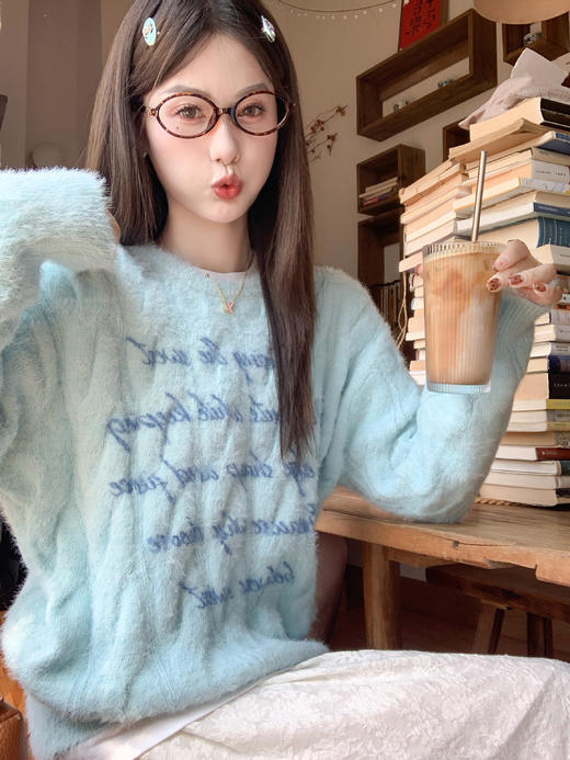 【169元任选2件】现货！蓝色字母圆领毛衣 商品图9